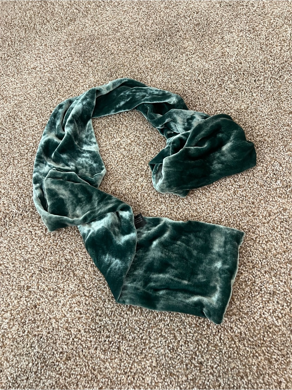 NWOT Dana Herbert green silky velvet scarf
